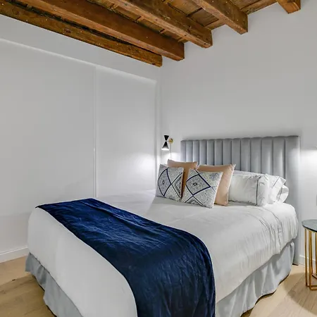 Caterina Correos Apartment Barcelona